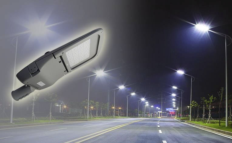 Đèn đường LED được sử dụng để chiếu sáng đường cao tốc